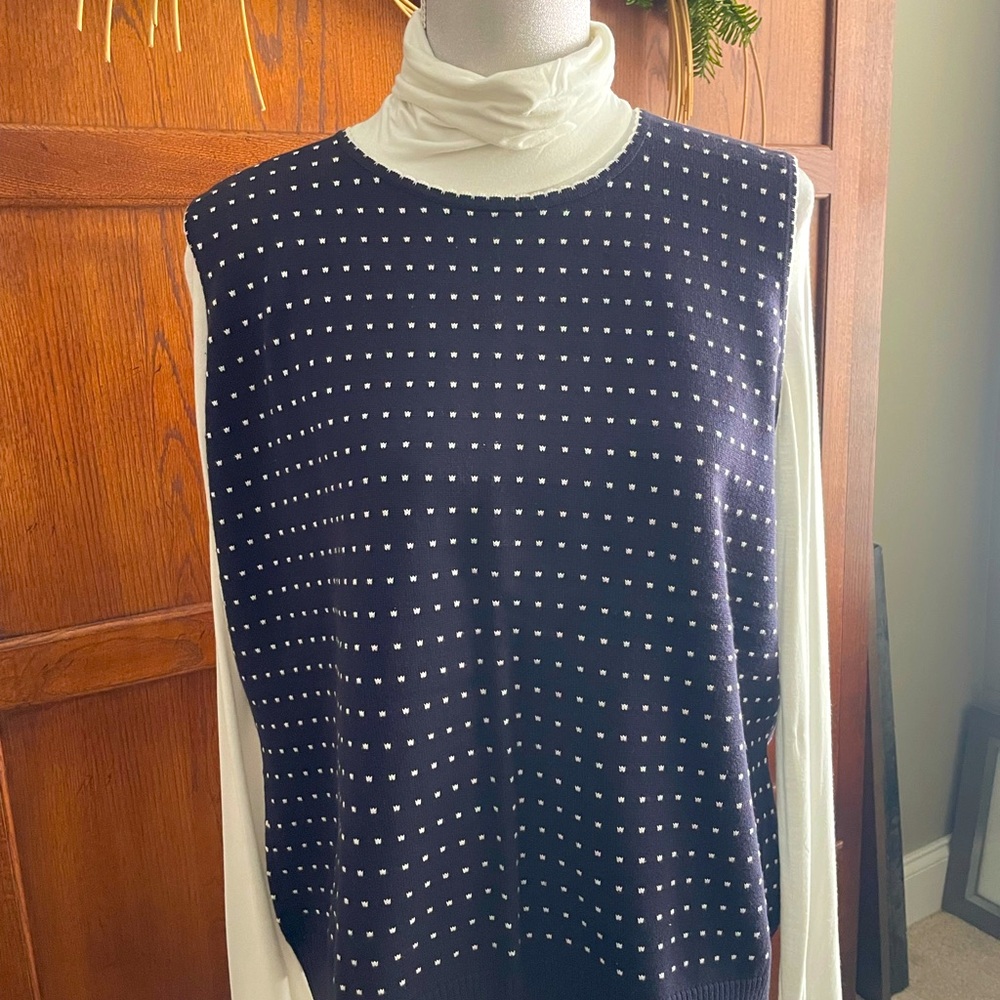 Lands end Women’s petite, navy blue crewneck vest